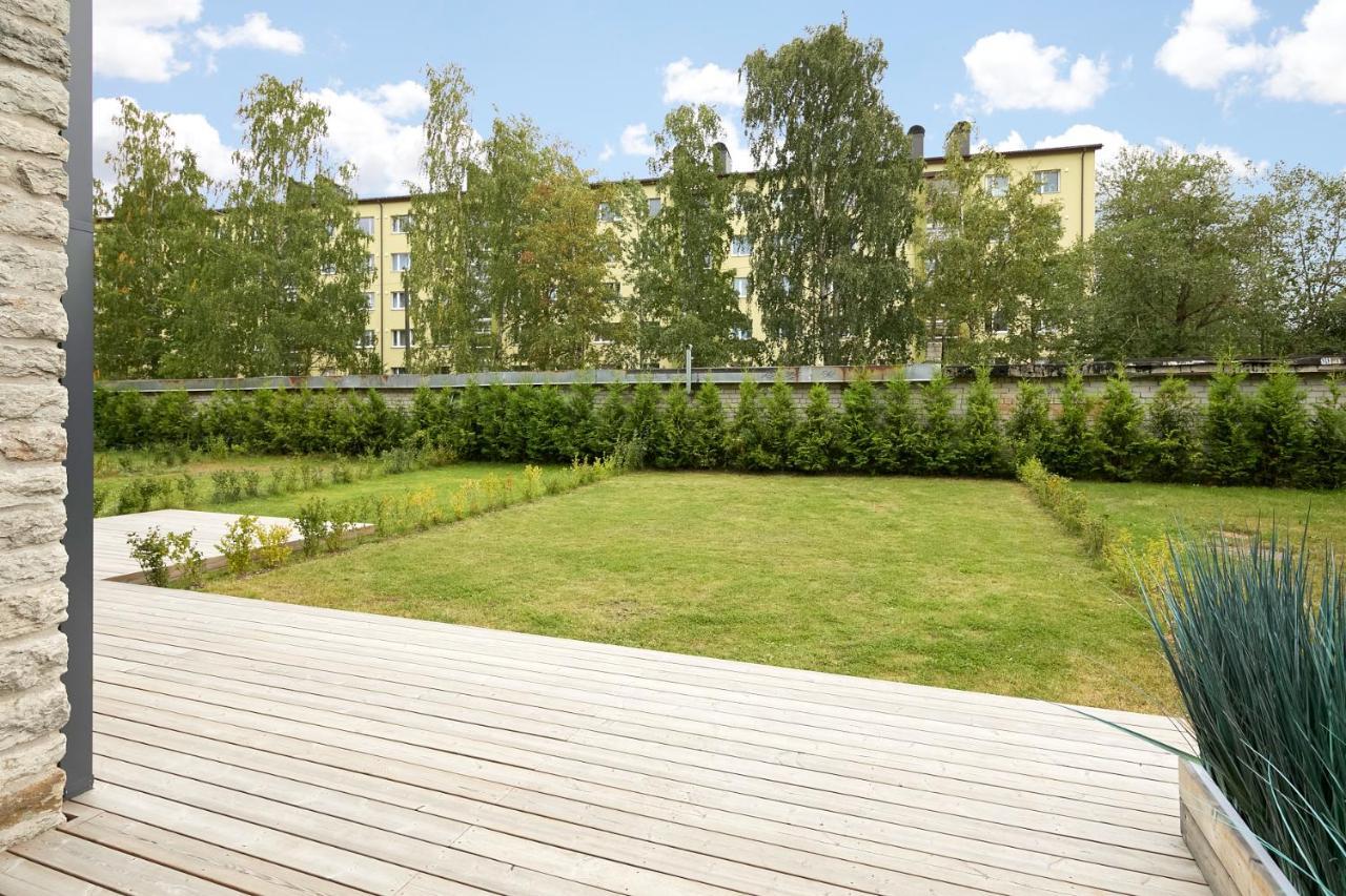 High Ceiling Loft With Its Own Backyard And A Terrace Apartment Талин Екстериор снимка