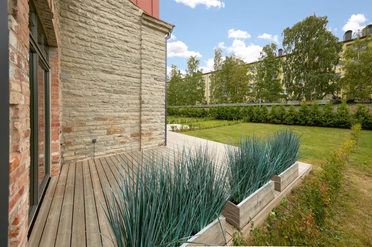 High Ceiling Loft With Its Own Backyard And A Terrace Apartment Талин Екстериор снимка